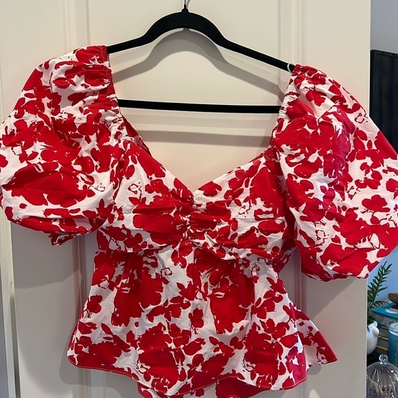 NWT Red Floral Puff Sleeve Top - Picture 3 of 6